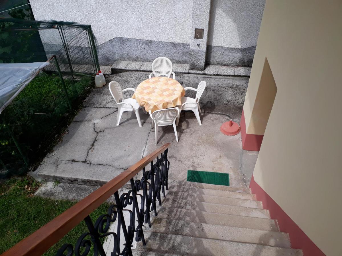 Вилла Peaceful Old House Бовец Экстерьер фото